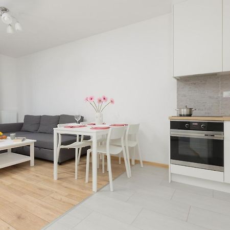 Warsaw Ulrychow Apartment With Parking By Renters Eksteriør billede