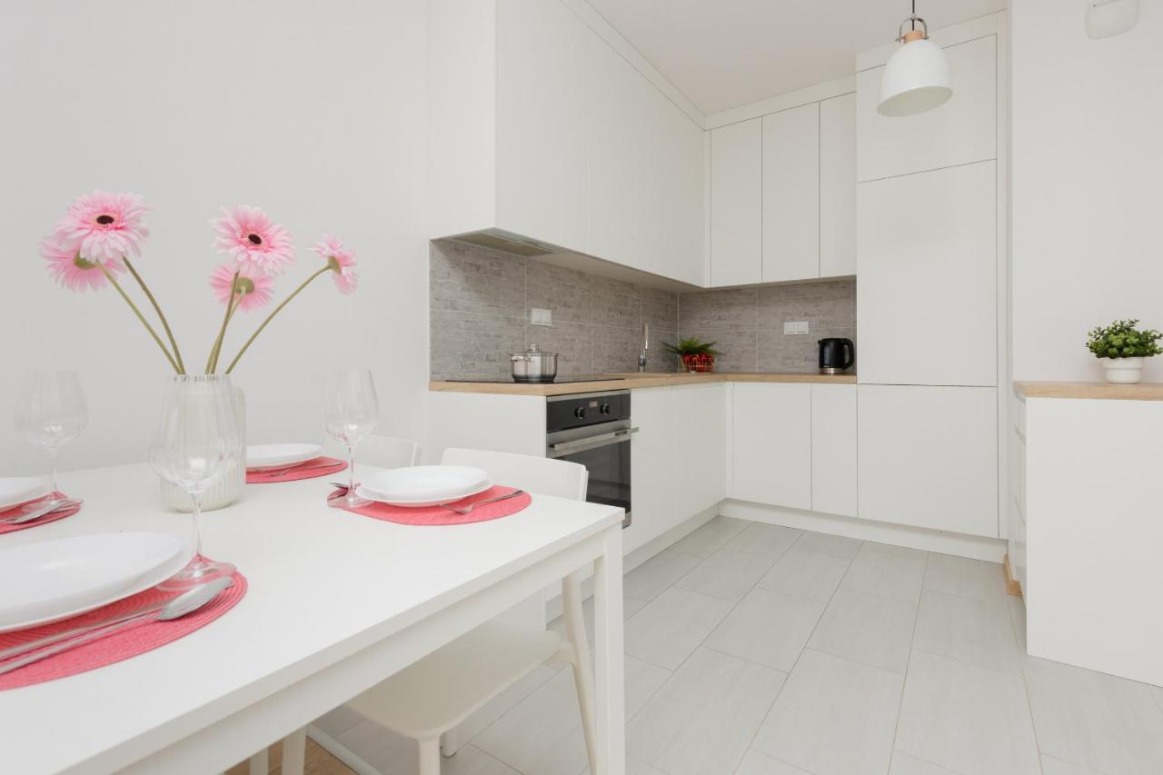 Warsaw Ulrychow Apartment With Parking By Renters Eksteriør billede
