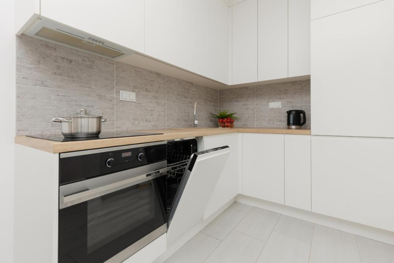 Warsaw Ulrychow Apartment With Parking By Renters Eksteriør billede