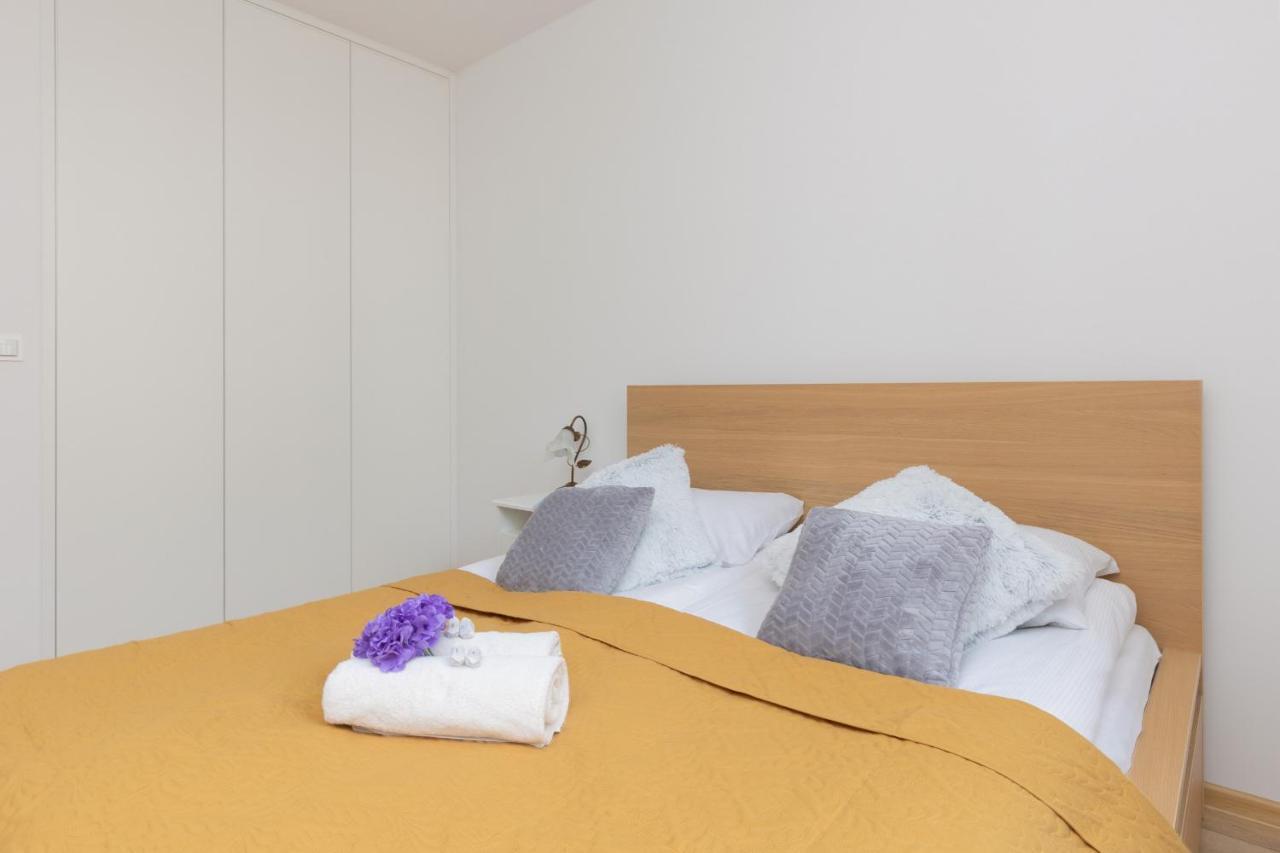 Warsaw Ulrychow Apartment With Parking By Renters Eksteriør billede