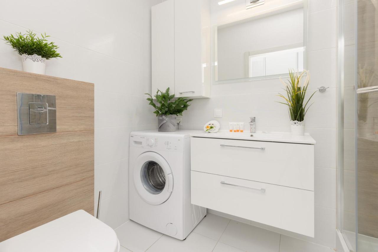 Warsaw Ulrychow Apartment With Parking By Renters Eksteriør billede
