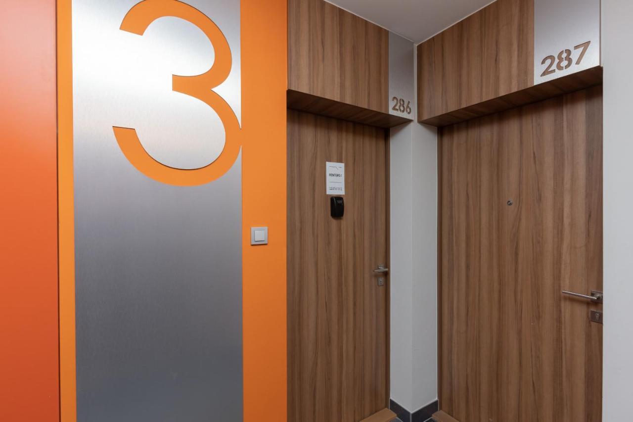 Warsaw Ulrychow Apartment With Parking By Renters Eksteriør billede
