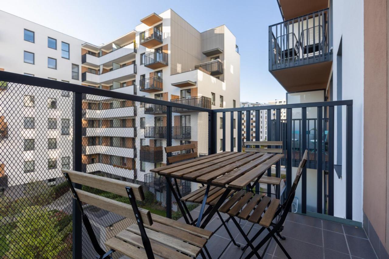 Warsaw Ulrychow Apartment With Parking By Renters Eksteriør billede