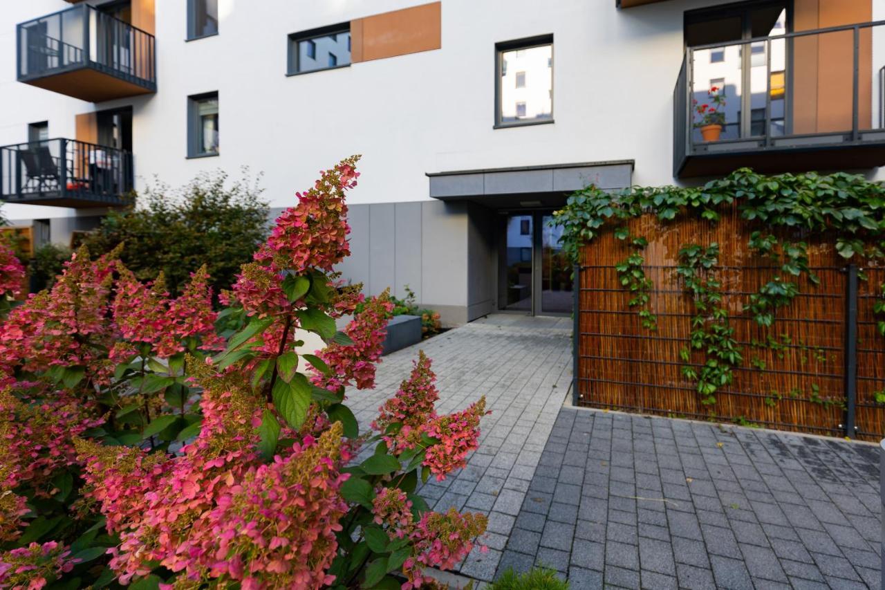 Warsaw Ulrychow Apartment With Parking By Renters Eksteriør billede